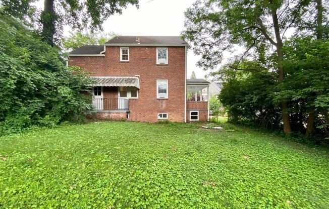 Adorable 3 Bedroom, 1 Full Bathroom Close in Bethesda Home!