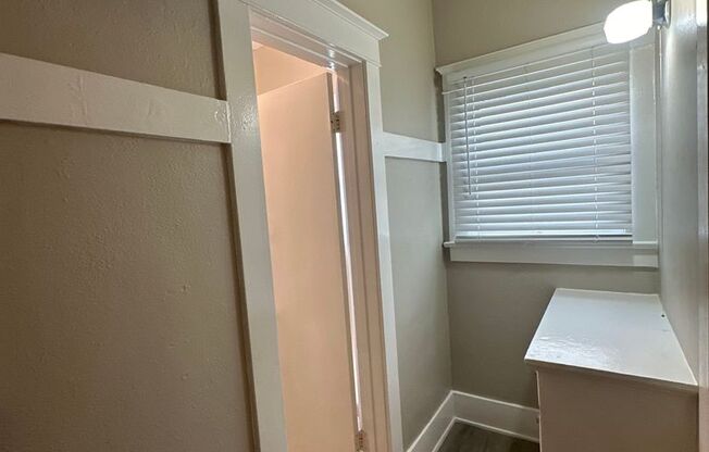 Studio, 1 bath, 332 sqft, $1,355, Unit 06