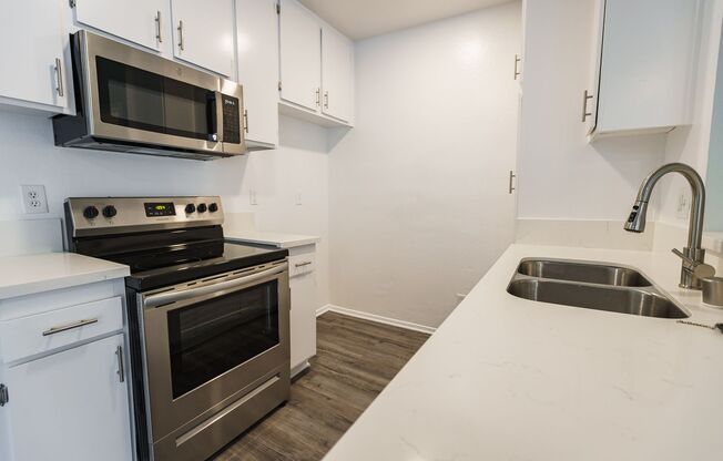 1 bed, 1 bath, 695 sqft, $1,848, Unit 220