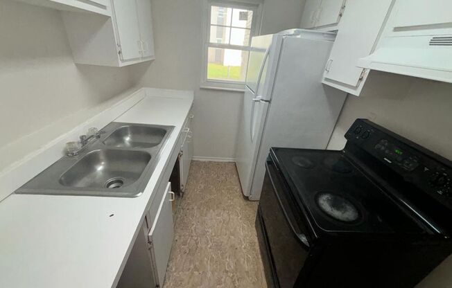 2 beds, 1 bath, $1,300