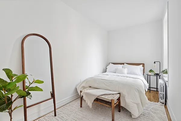 290 NASSAU AVE