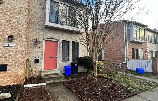 Amazing 2 BR/2 BA EOG Townhome in Montgomery Village!