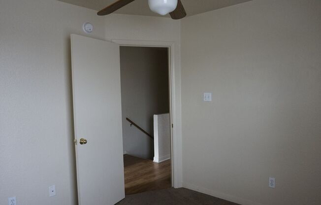 3 beds, 2 baths, $900, Unit Unit A