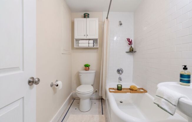 2 beds, 1 bath, 800 sqft, $1,025, Unit 5