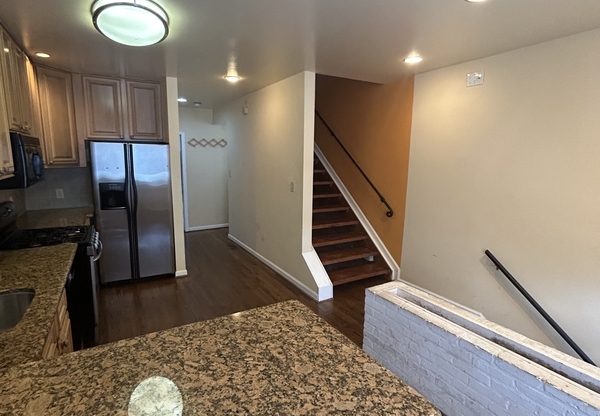 22 E 24 ST