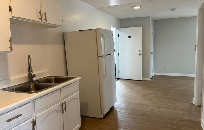 2 beds, 1 bath, 1,000 sqft, $2,098, Unit 201