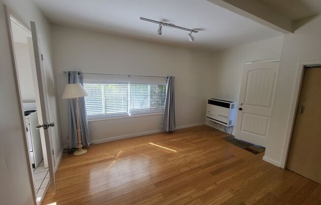 Studio, 1 bath, $2,395