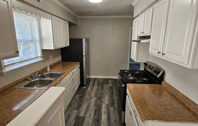 2 beds, 1 bath, $1,100