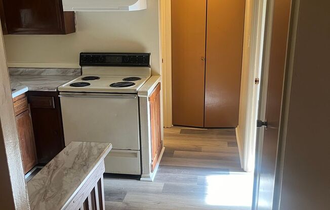 1 bed, 1 bath, $850, Unit 4