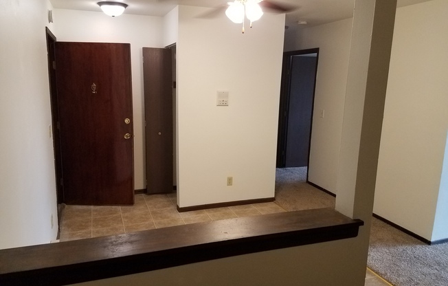 2 beds, 1 bath, $855, Unit 2F