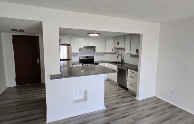 2 beds, 1.5 baths, 980 sqft, $1,525, Unit 1011