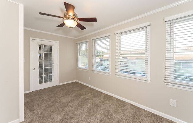 3 beds, 2 baths, $2,450, Unit Unit 122