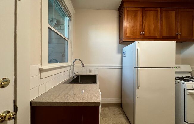 1 bed, 1 bath, 1,000 sqft, $1,550, Unit 421