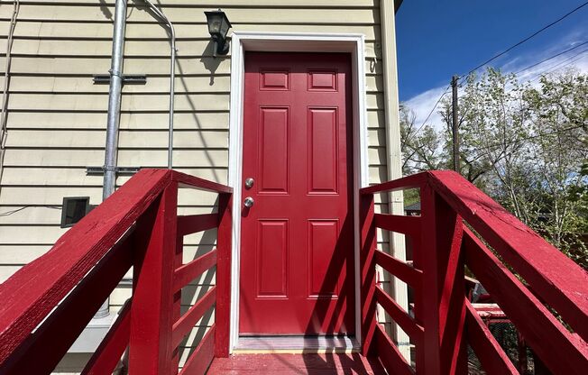 3 beds, 1 bath, 1,368 sqft, $1,695, Unit 1916 N Weber St - Unit B