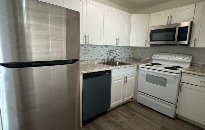 2 beds, 1 bath, 900 sqft, $1,900, Unit 537 - 212