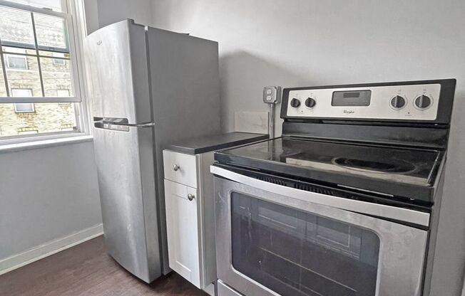 2 beds, 1 bath, 675 sqft, $1,300, Unit C-305