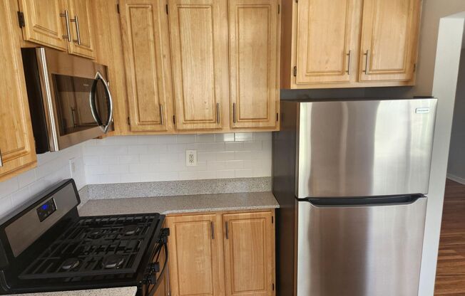 2 beds, 1 bath, 897 sqft, $2,335, Unit A-03