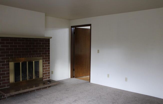 2 beds, 1 bath, $1,800, Unit 606