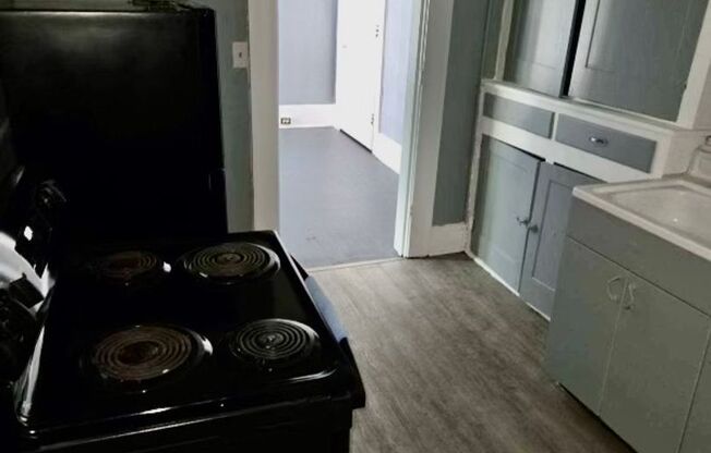 1 bed, 1 bath, $700, Unit 102