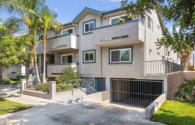 Elmwood Gardens Apartments in Burbank, CA