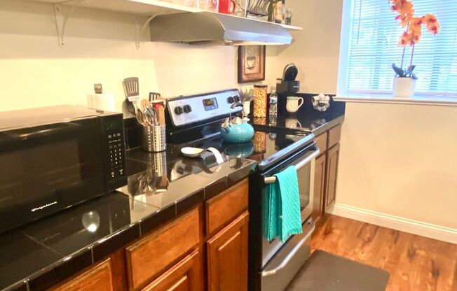 1 bed, 1 bath, 950 sqft, $1,675, Unit Carriage House Rear Upper - Furnished - Utilities Included