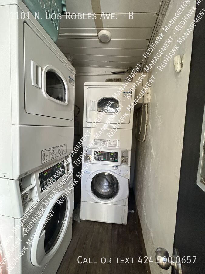 1101 N LOS ROBLES AVE