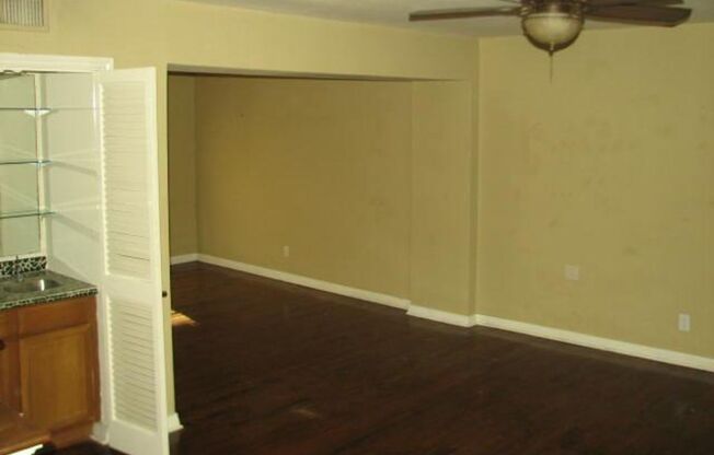 2 beds, 1 bath, $1,895, Unit Apt# 6460