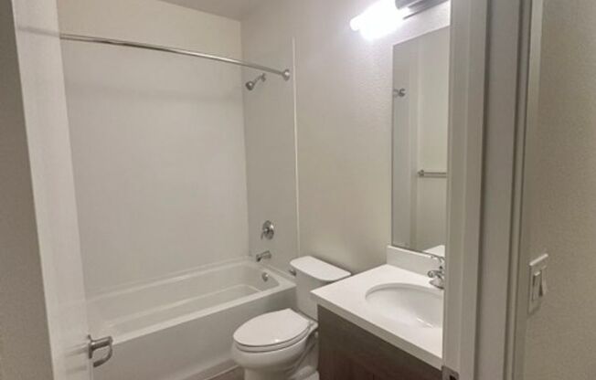 2 beds, 2.5 baths, 920 sqft, $3,095, Unit 213