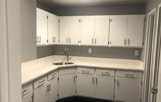 Studio, 1 bath, 6,000 sqft, $3,000