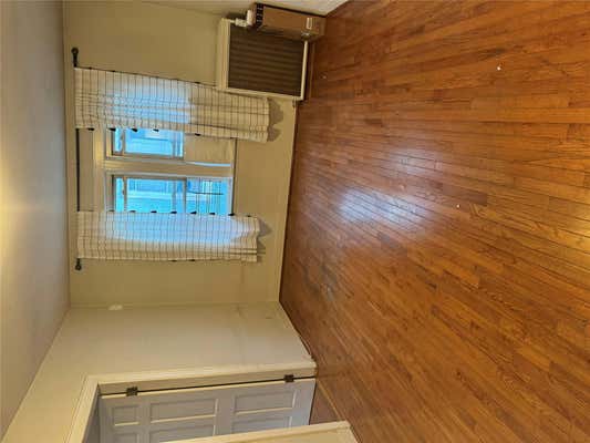 3 beds, 1 bath, 897 sqft, $2,900