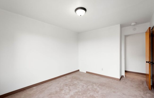 2 beds, 1 bath, 800 sqft, $475, Unit 2117 Brownsville Road - C32