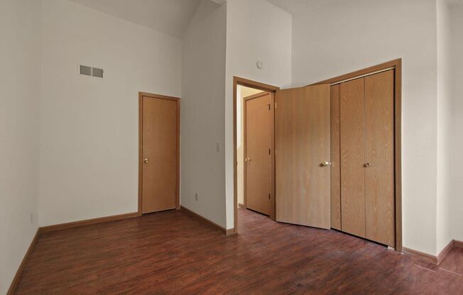 3 Bed 2 Bath unit Close to Downtown