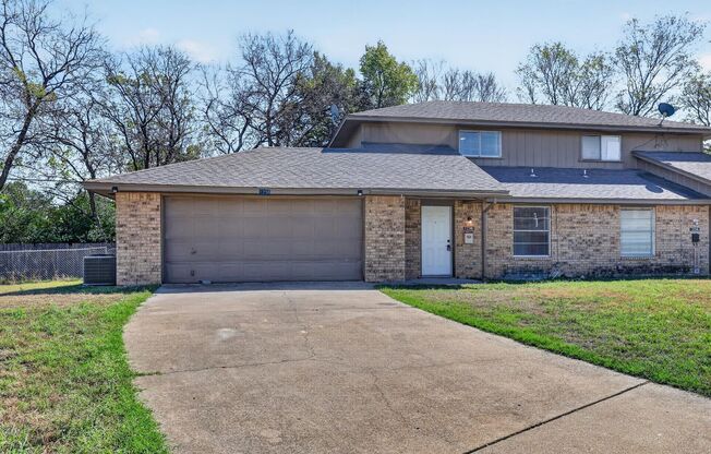 3 Bed 2 Bath Two Story Duplex in Duncanville!