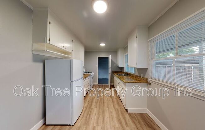 1579 163 AVE