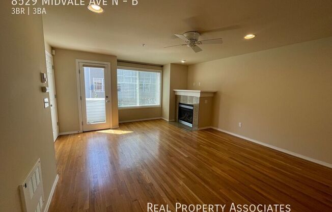 8529 MIDVALE AVE N