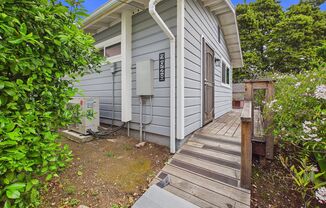 Brand New 1BD/1BA ADU with Private Deck, In-Unit Laundry & Parking – Prime Oakland Location