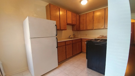 Studio, 1 bath, 582 sqft, $1,395, Unit B