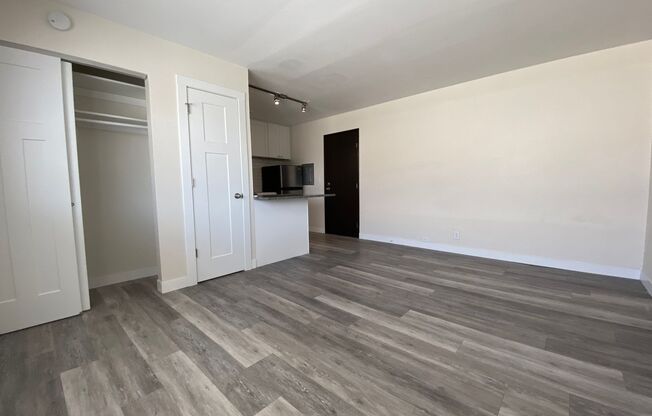 Studio, 1 bath, $695, Unit 10