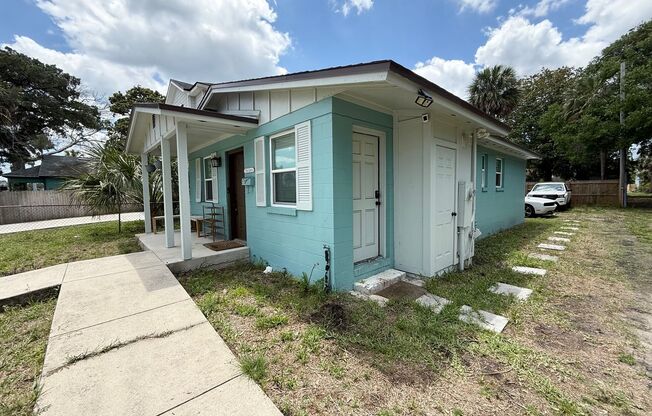 Charming 3-bedroom, 1-bathroom beachside bungalow available for rent in the heart of Jacksonville Beach.