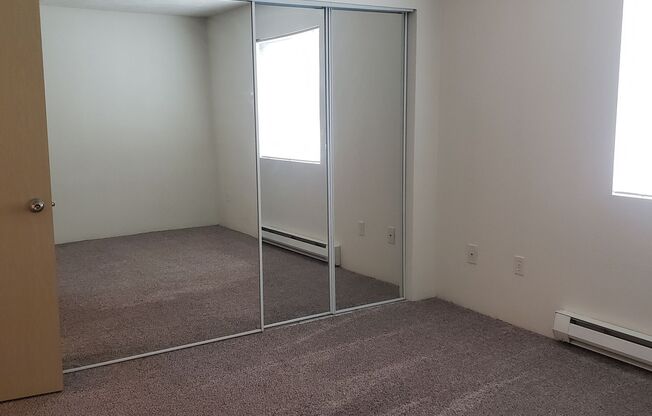 2 beds, 1 bath, 890 sqft, $1,295, Unit A201