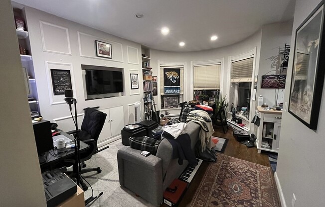 11 FOLLEN ST