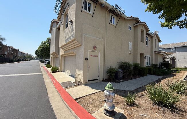 Lovely Laguna Pointe Condo!