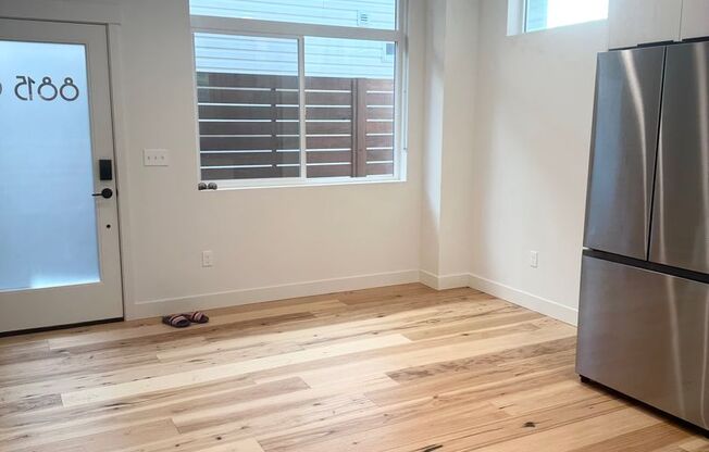 Just listed! Modern 2-bed, 2-bath Townhome near Greenlake!