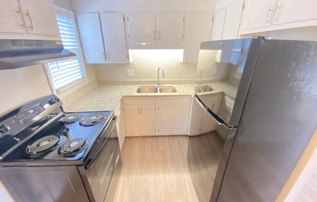 2 beds, 1.5 baths, 832 sqft, $1,100, Unit 829 Oakwood Villa