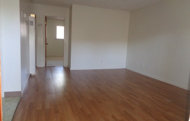 2 beds, 1 bath, 825 sqft, $1,600, Unit B