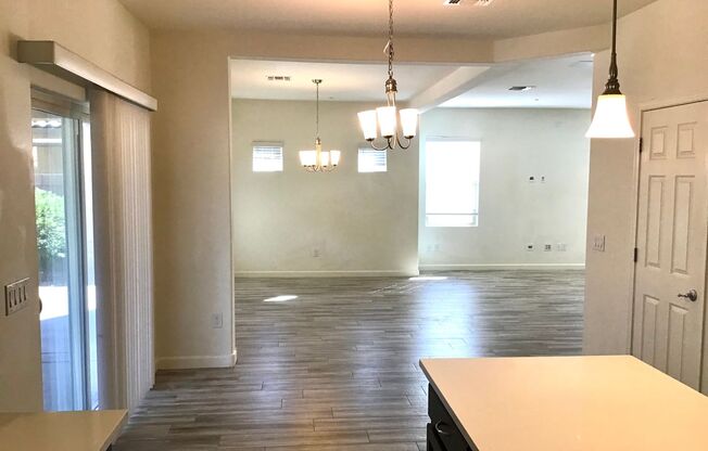 Clean 5Bdrm/3bath - 2905 sq/ft in Sagauro Bloom in Marana