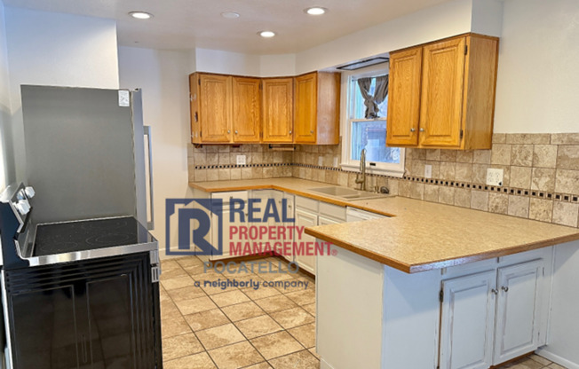 3 bed 2 bath house - 1 car garage - PET FRIENDLY