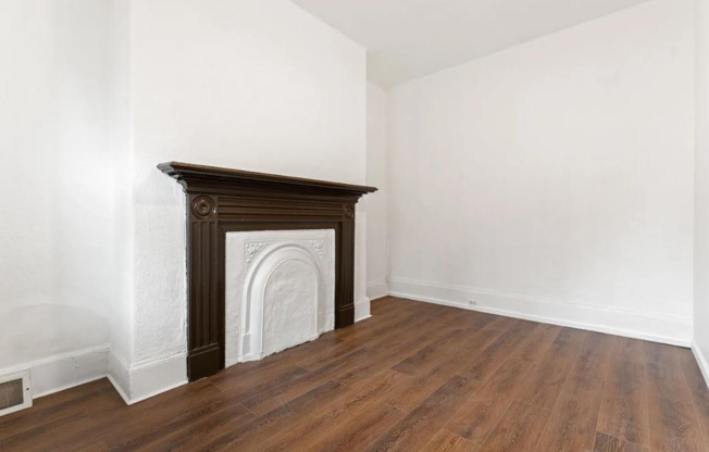 MOVE IN SPECIAL! SCORE HALF OFF 1ST MONTH'S RENT IF SIGNED BY NOV. 15! Beautiful 2 Bedroom home in South side available now!