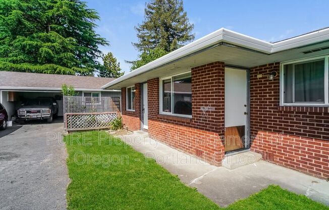 1049 SE Walnut St. #1-22