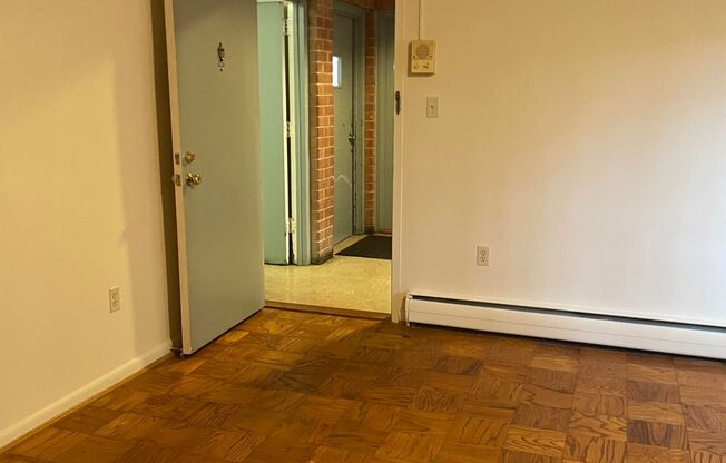 Studio, 1 bath, 450 sqft, $1,575, Unit 1